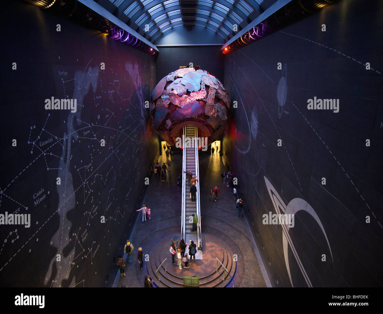 NHM Museo di Storia Naturale di Londra UK Exhibition sull'universo, stelle e pianeti Foto Stock