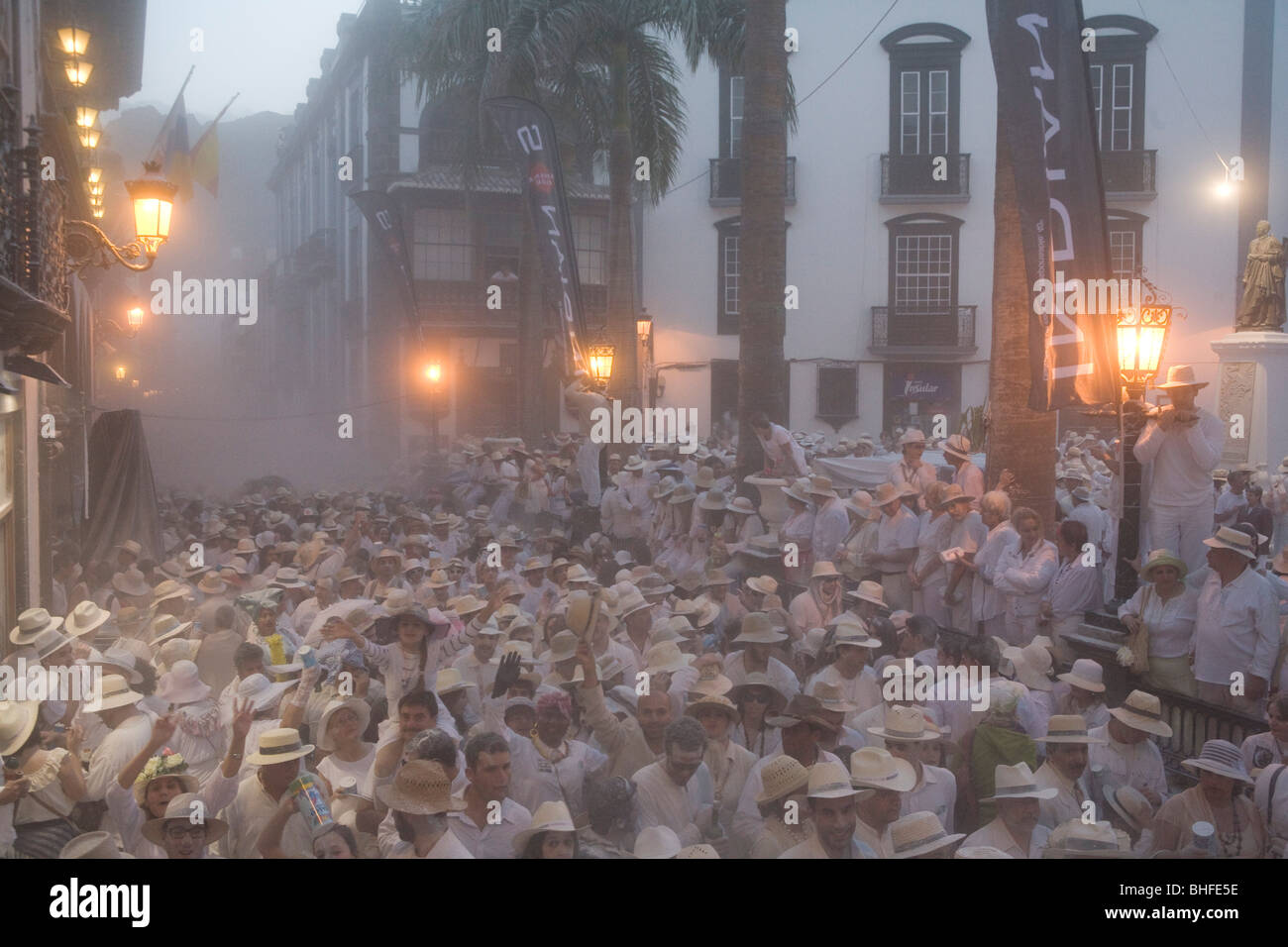 Tradizionale di polvere di talco festival per festeggiare il ritorno a casa dalle colonie, Fiesta de los Indianos, Santa Cruz de La Palma Foto Stock