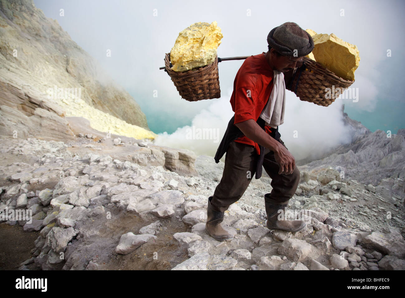 Kawah Ijen lago di zolfo su isola di Giava, in Indonesia Foto Stock