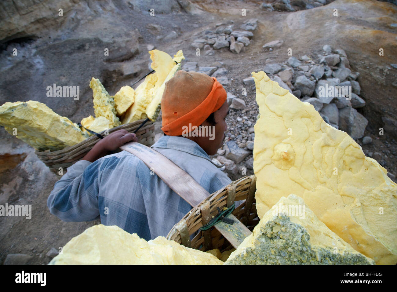 Kawah Ijen lago di zolfo su isola di Giava, in Indonesia Foto Stock