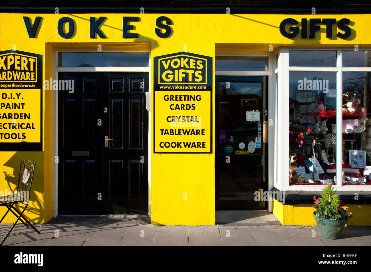 Negozio di ferramenta, villaggio di Adare Irlanda Foto Stock