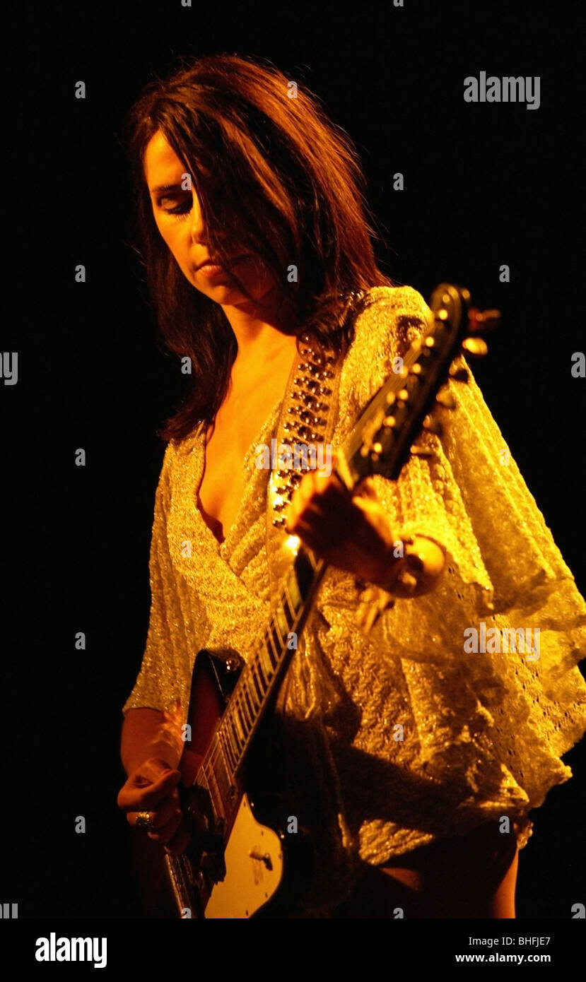 PJ Harvey in esecuzione al Womad all'Eden Project 2003 Foto Stock