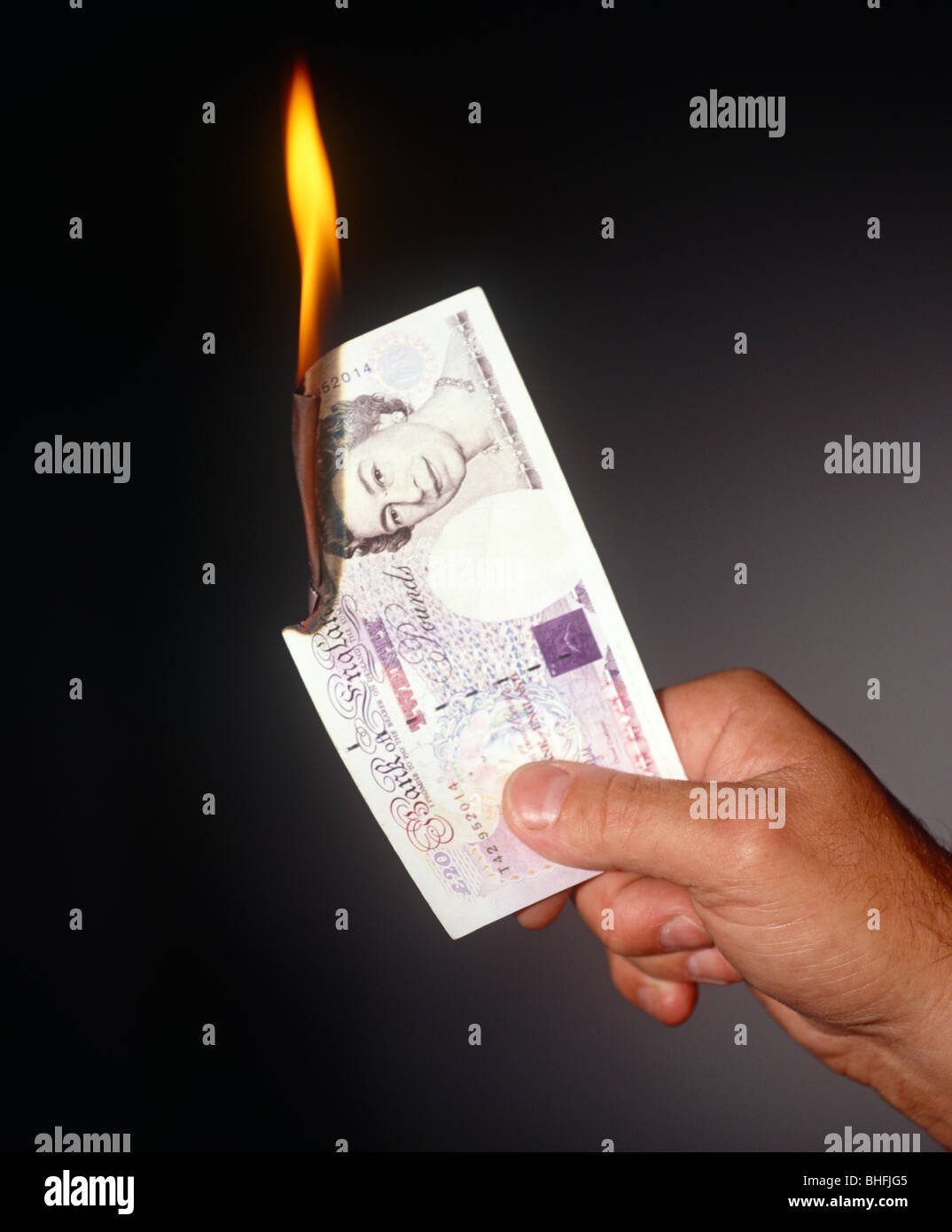 Venti pound nota essendo impostato acceso Foto Stock