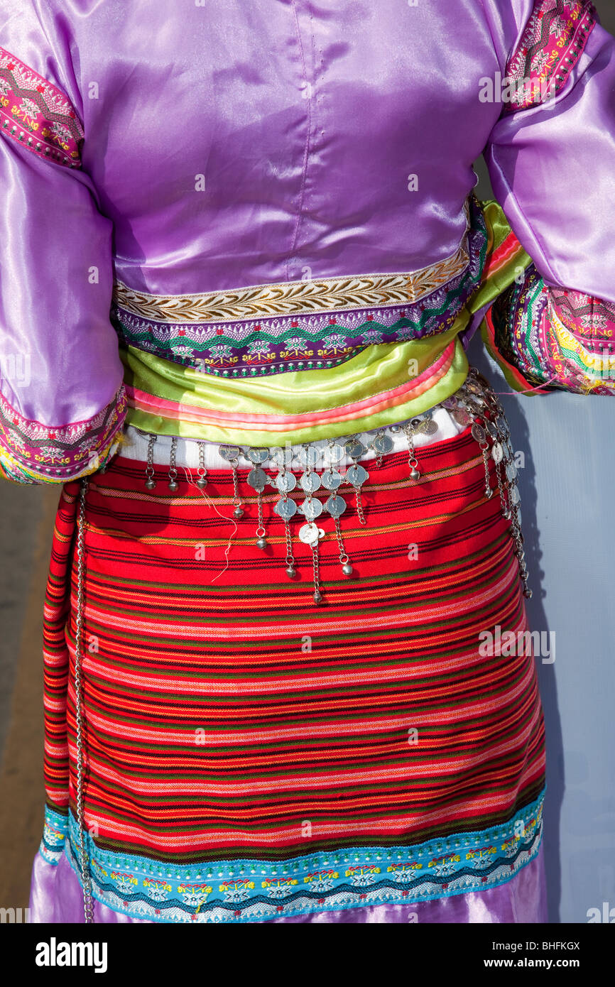 Fiori in mostra, antica e moderna arte floreale allegramente decorate adornato, sfilata di carri allegorici realizzati con fiori colorati; xxxiv Chiang Mai Festival dei Fiori. Foto Stock