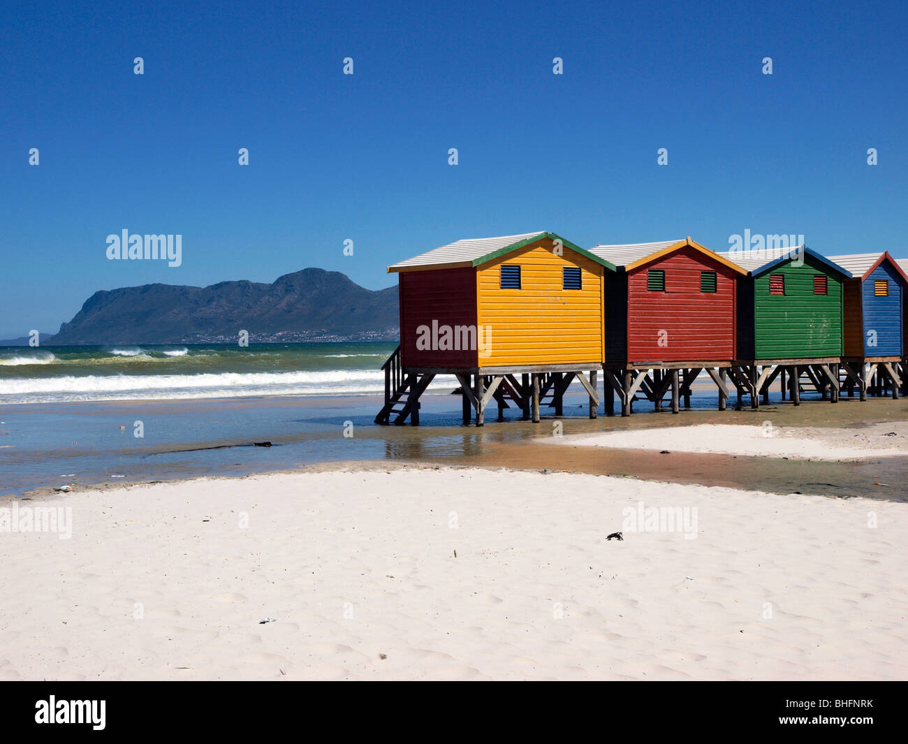 Cabine da spiaggia sulla spiaggia di Muizenberg False Bay Città del Capo Sud Africa Foto Stock