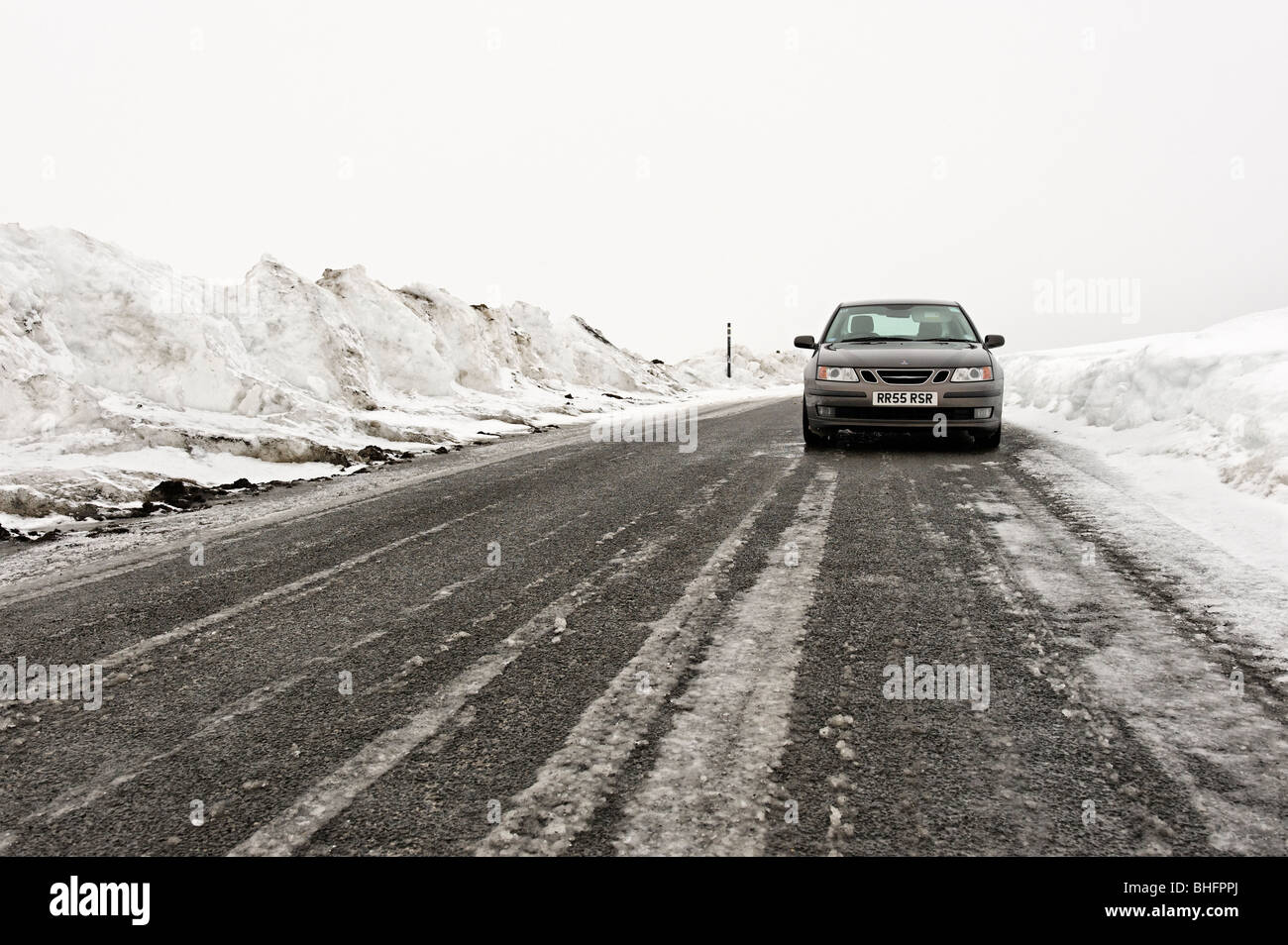 Inverno road nel nord Pennine road cancellato di neve Foto Stock