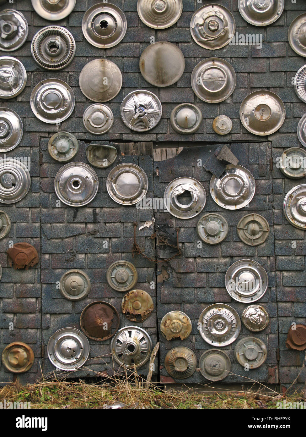 Coprimozzi auto garage parete Foto Stock