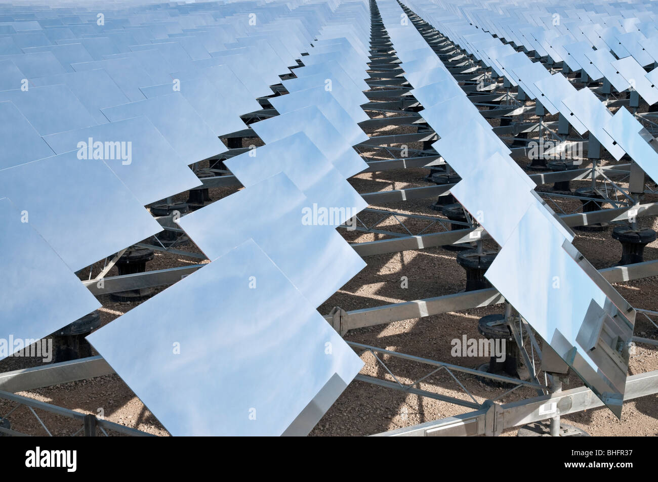Specchi Heliostat a energia solare facility Foto Stock