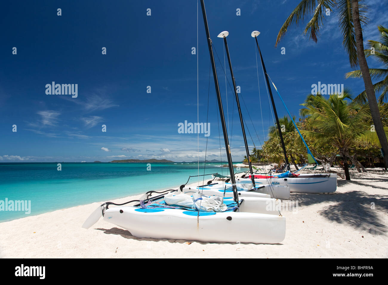 Hobie Cats attendere di essere utilizzato, Palm Island, Saint Vincent e Grenadine Foto Stock