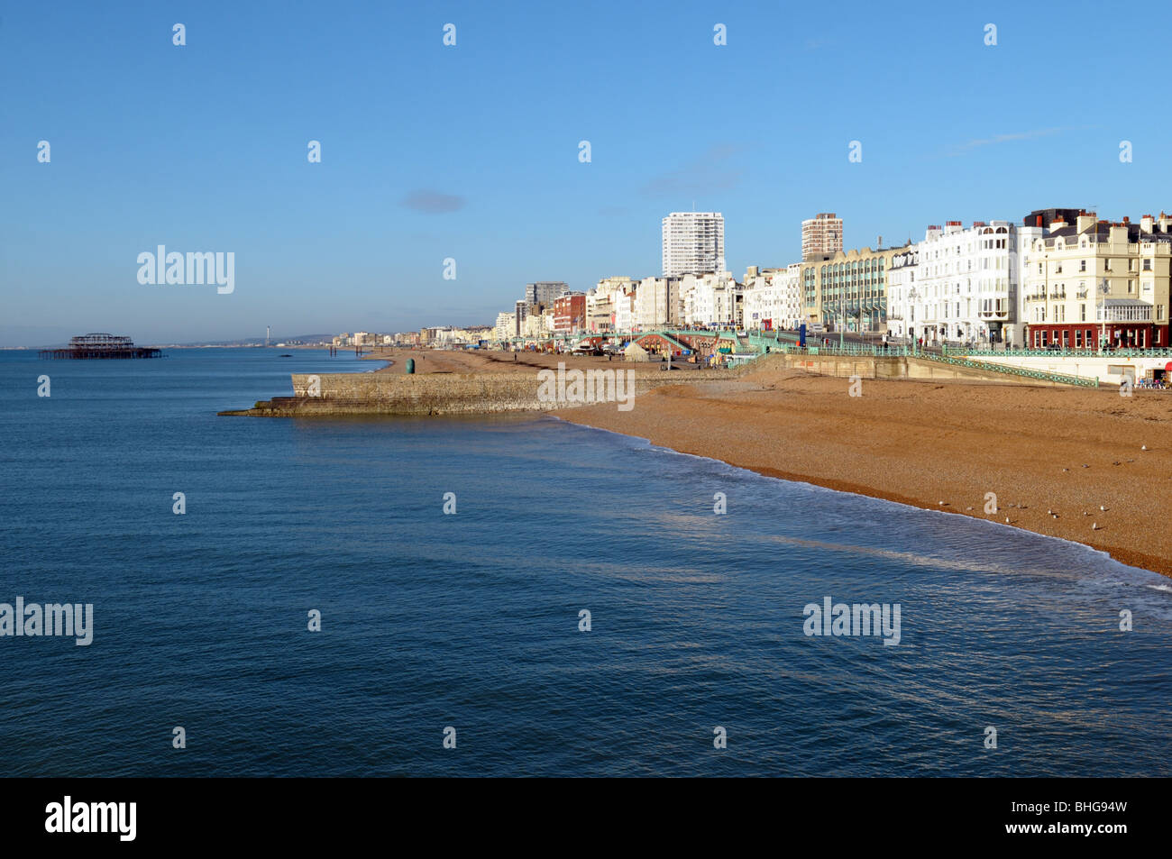 Un groyne sul lungomare di Brighton. Foto Stock