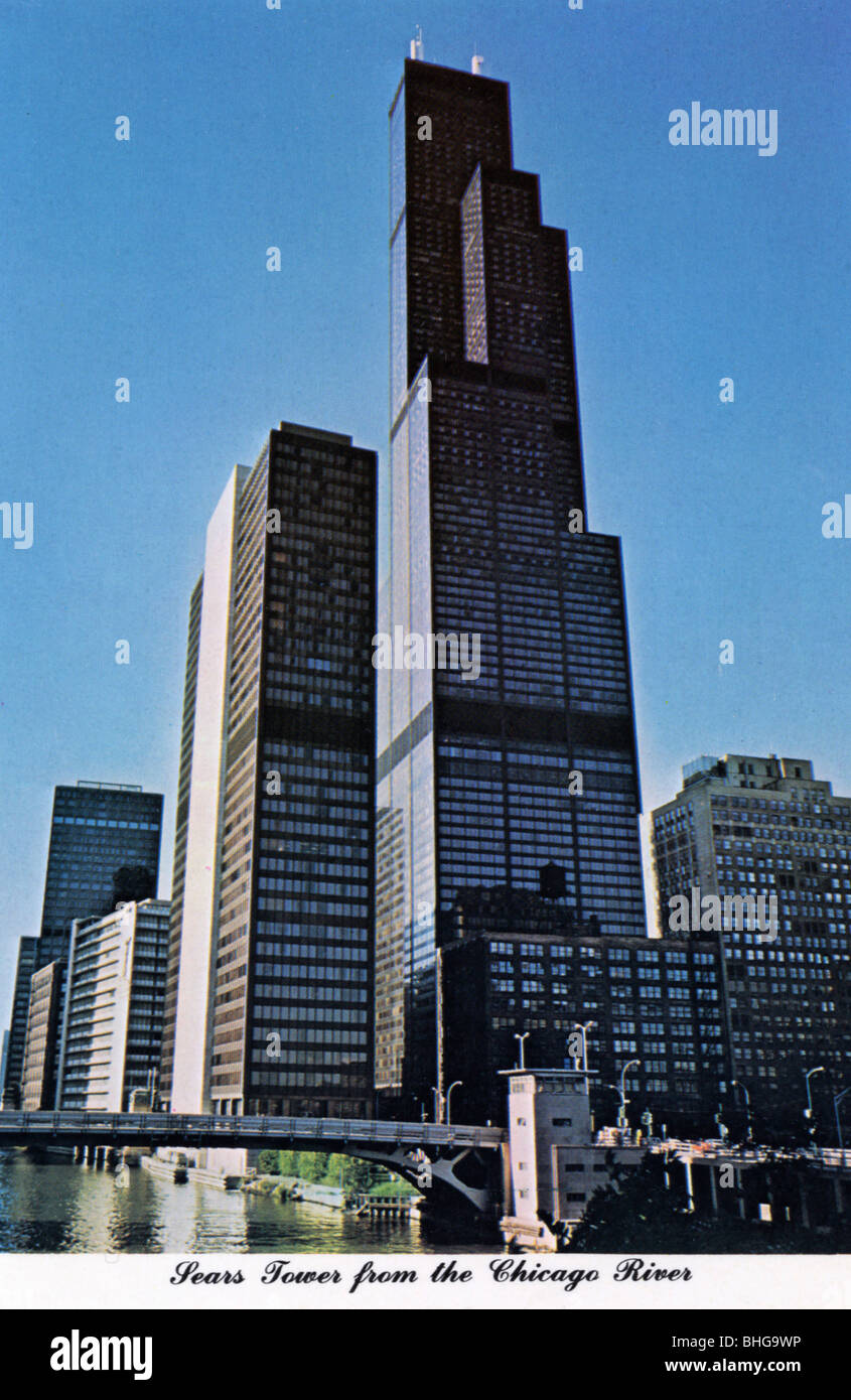 Sears Tower dal fiume Chicago, Chicago, Illinois, 1976. Artista: sconosciuto Foto Stock