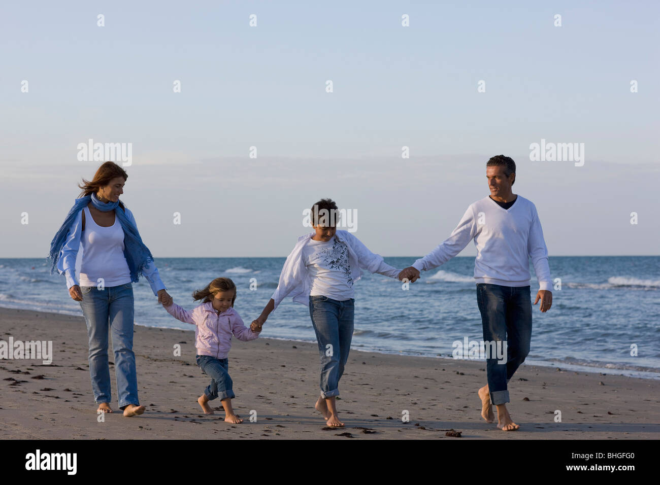 Famiglia sulla spiaggia. Foto Stock