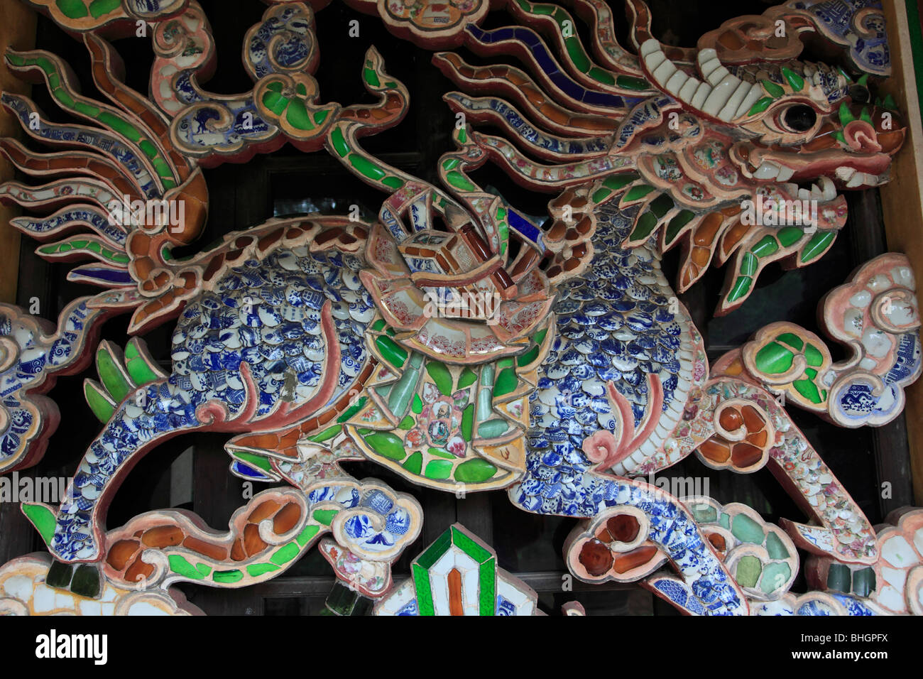 Il Vietnam, Tonalità Tu Hieu Pagoda, architettura dettaglio, statua in ceramica Foto Stock