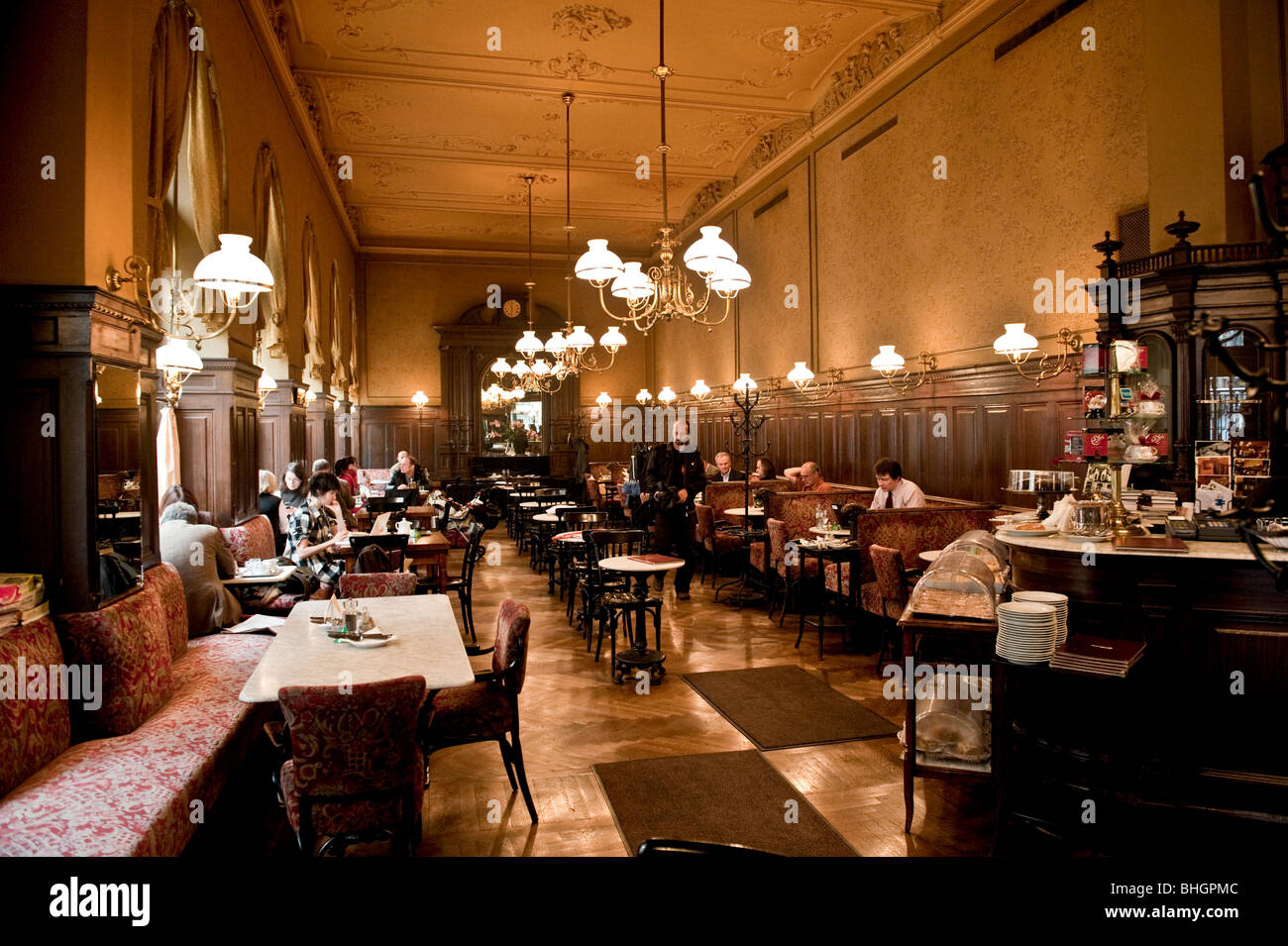 Interno del Café Sperl in 'Mariahilf', il 6° distretto di Vienna Austria Foto Stock