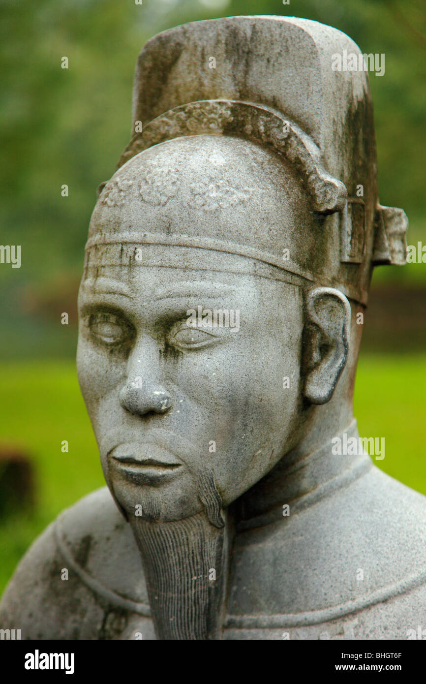 Il Vietnam, la tinta, la tomba dell'Imperatore Minh Mang, Guardia d'onore statua Foto Stock