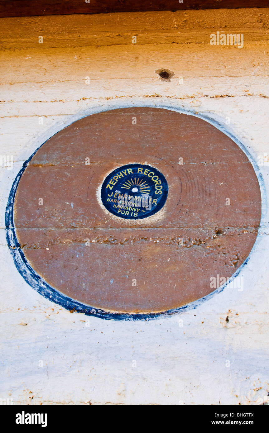 Murale di Zephyr record hit song "armonizzare in armonia - Pop 18' da Jehry Miller, armonia, California Foto Stock