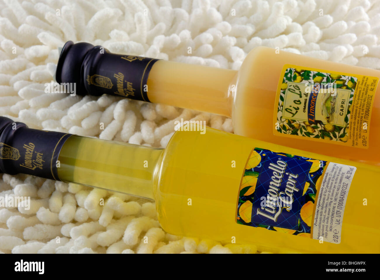 Il luogo di nascita del famoso Limoncello liquore di limone è il villaggio di Anacapri nell'isola di Capri. Il Limoncello è stato.. Foto Stock
