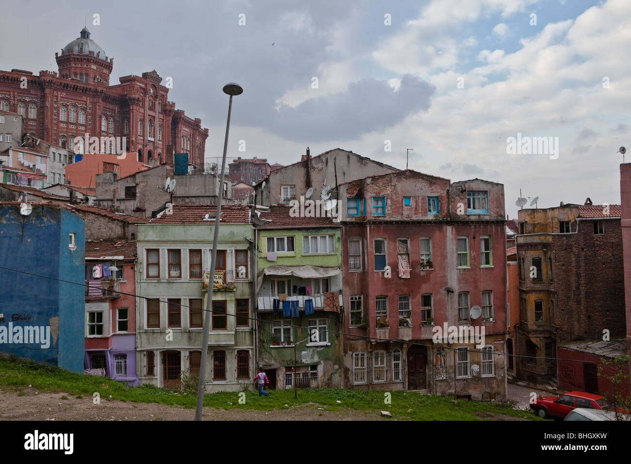 Case anteriore e il Collegio greco nelle strade del Fener distretto Balat, Istanbul, Europa, Asia, Eurasia, Turchia. Foto Stock
