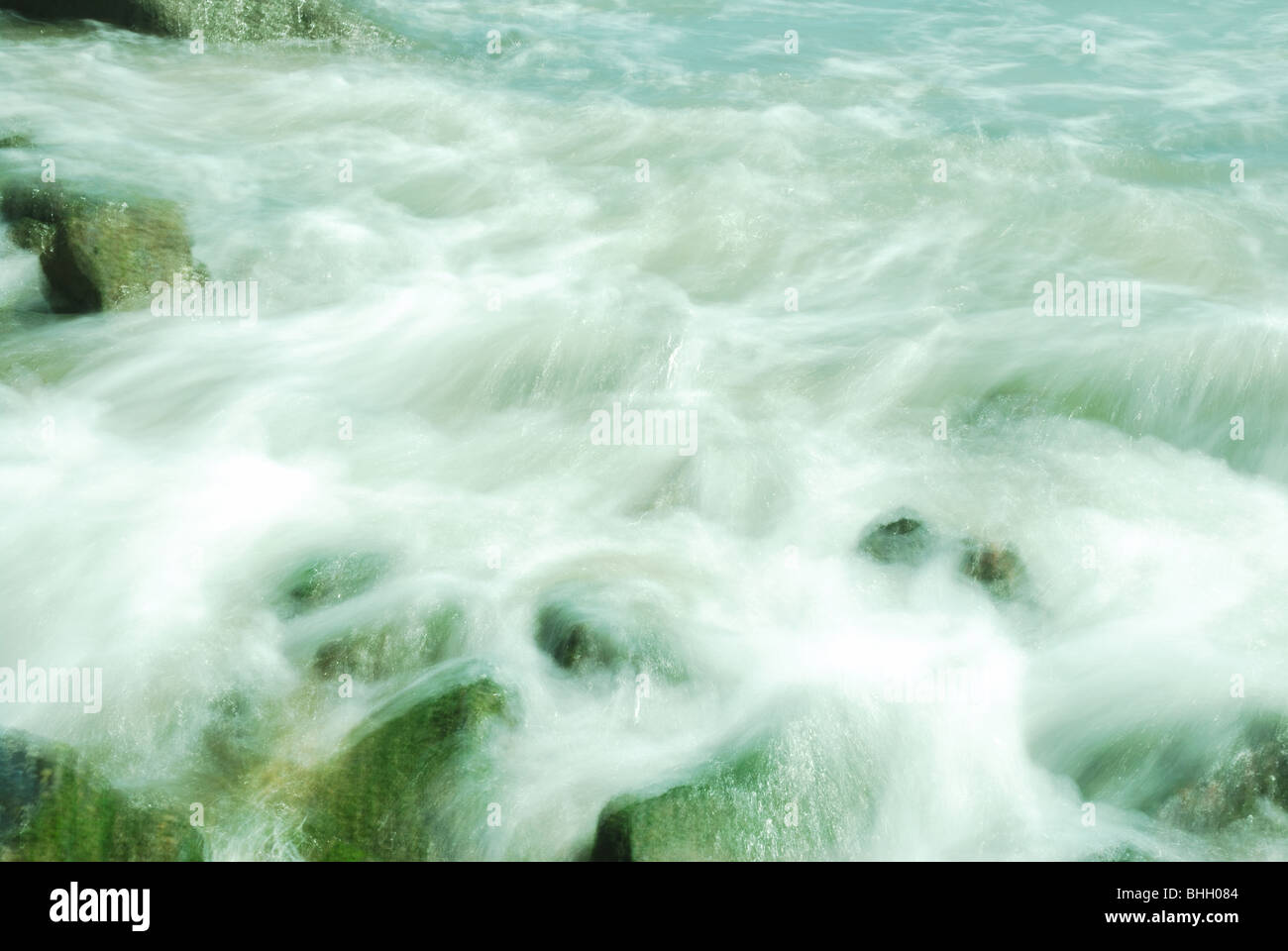 Acqua in movimento in lenta velocità otturatore Foto Stock