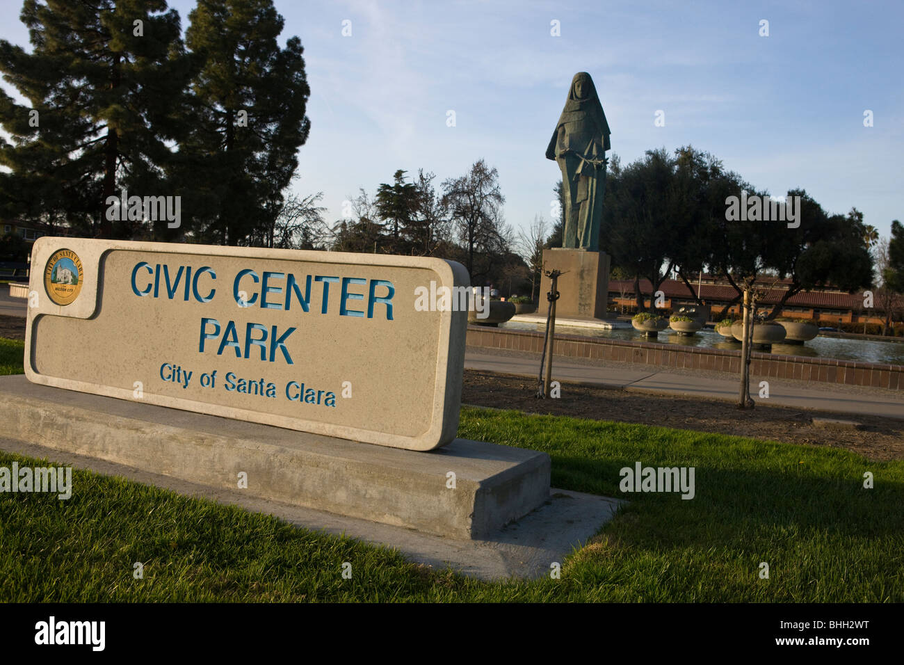 Statua di Santa Chiara, Civic Center Park, Santa Clara, California, Stati Uniti d'America. Foto Stock