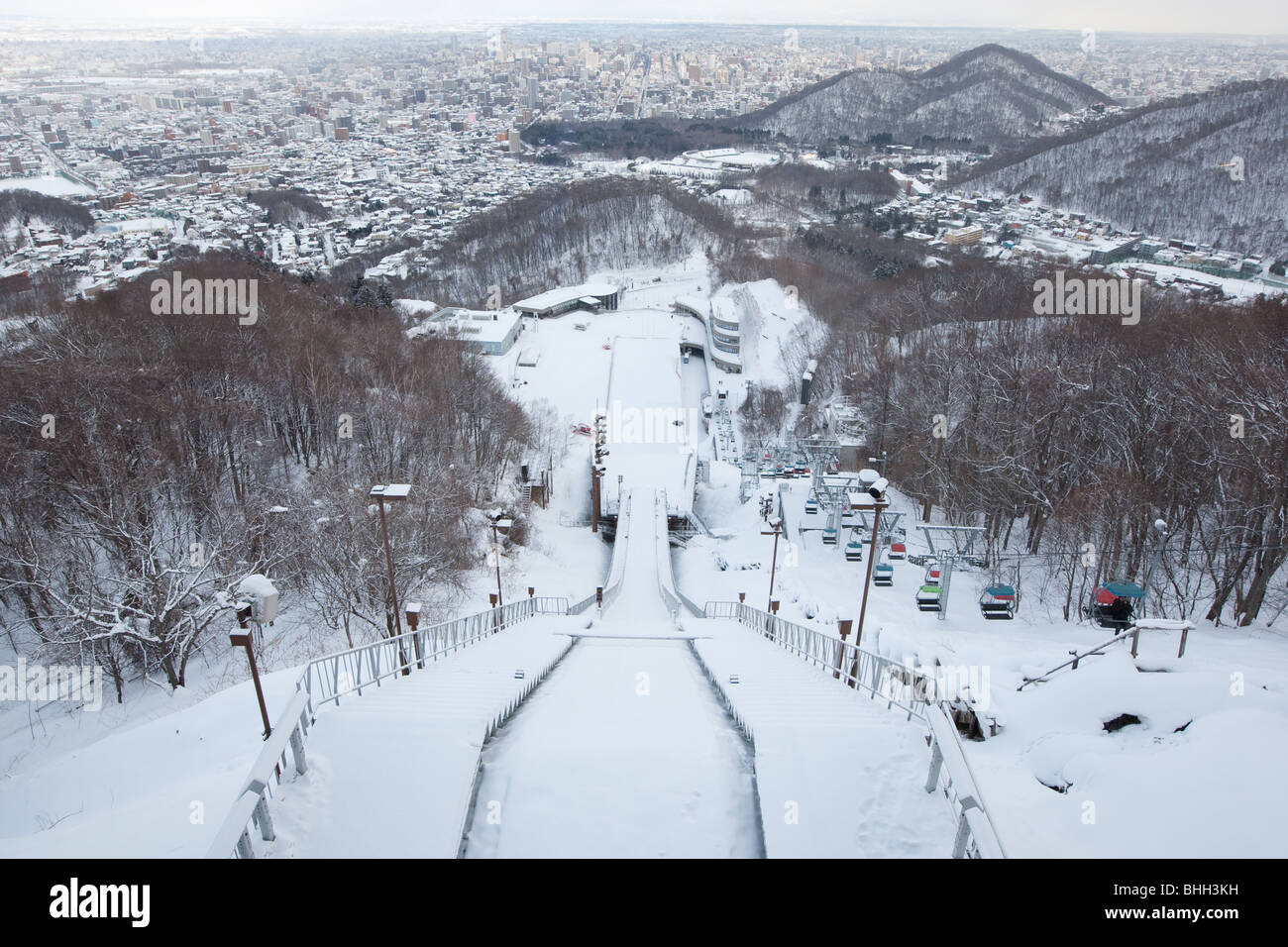 Okurayama Ski Jump Stadium, utilizzato nel 1972 Olimpiadi invernali a Sapporo, Giappone, 3 febbraio 2009. Foto Stock