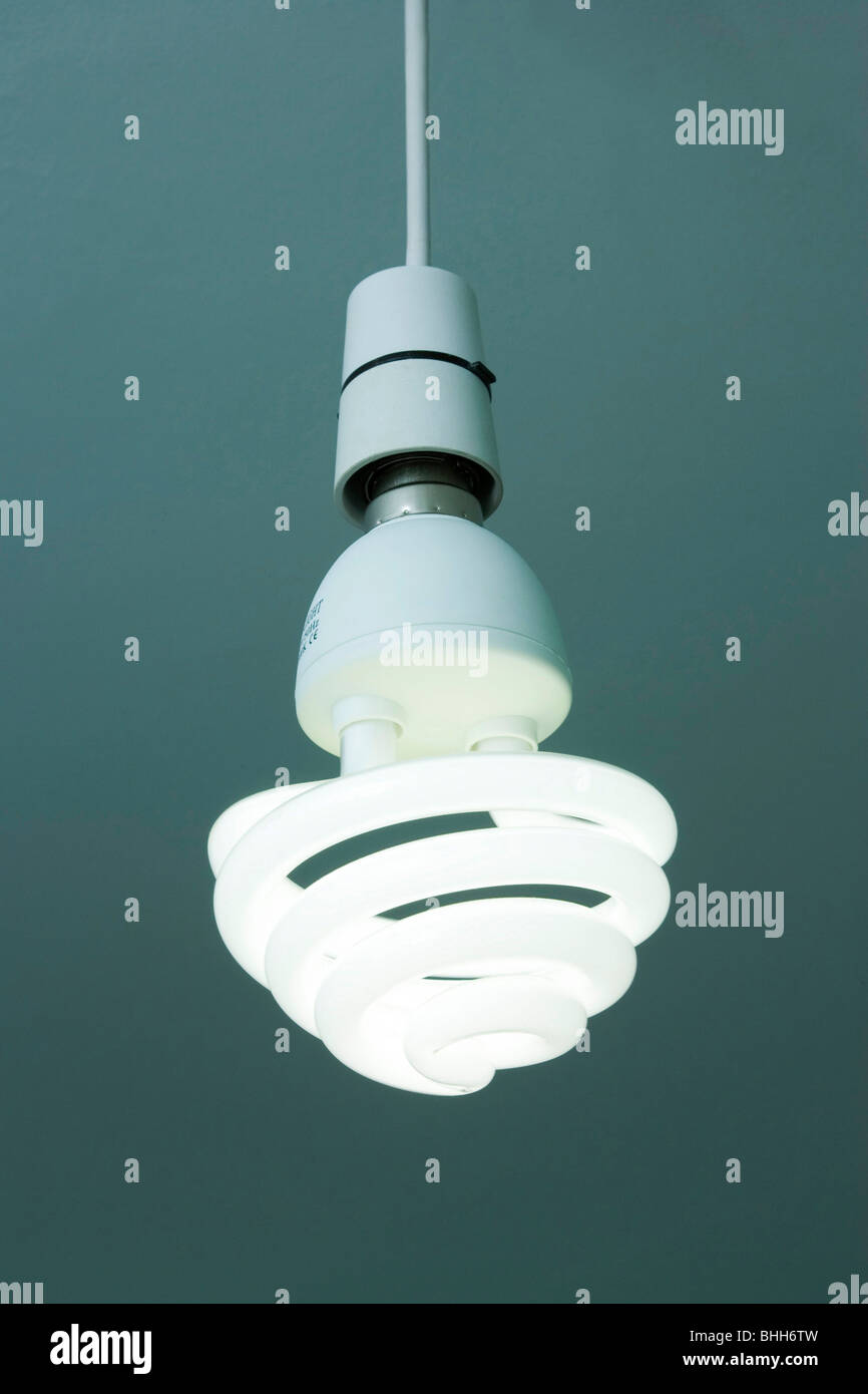 Risparmio energetico a basso wattaggio luce fluorescente lampadina Foto Stock