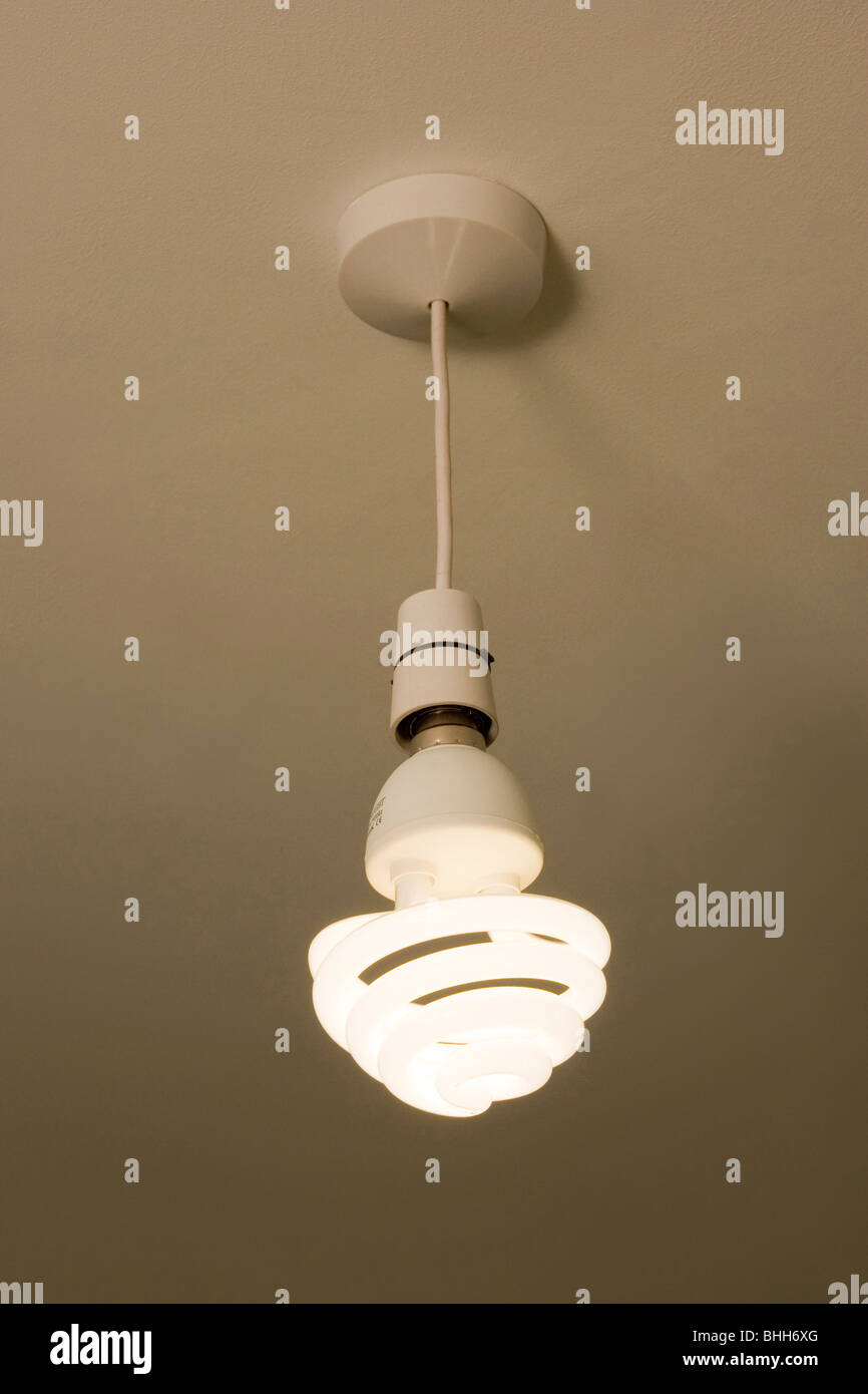 Risparmio energetico a basso wattaggio luce fluorescente lampadina Foto Stock
