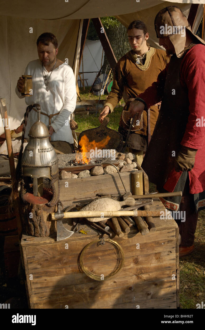 Battaglia hastings rievocazione nero fucina di Smith Foto Stock