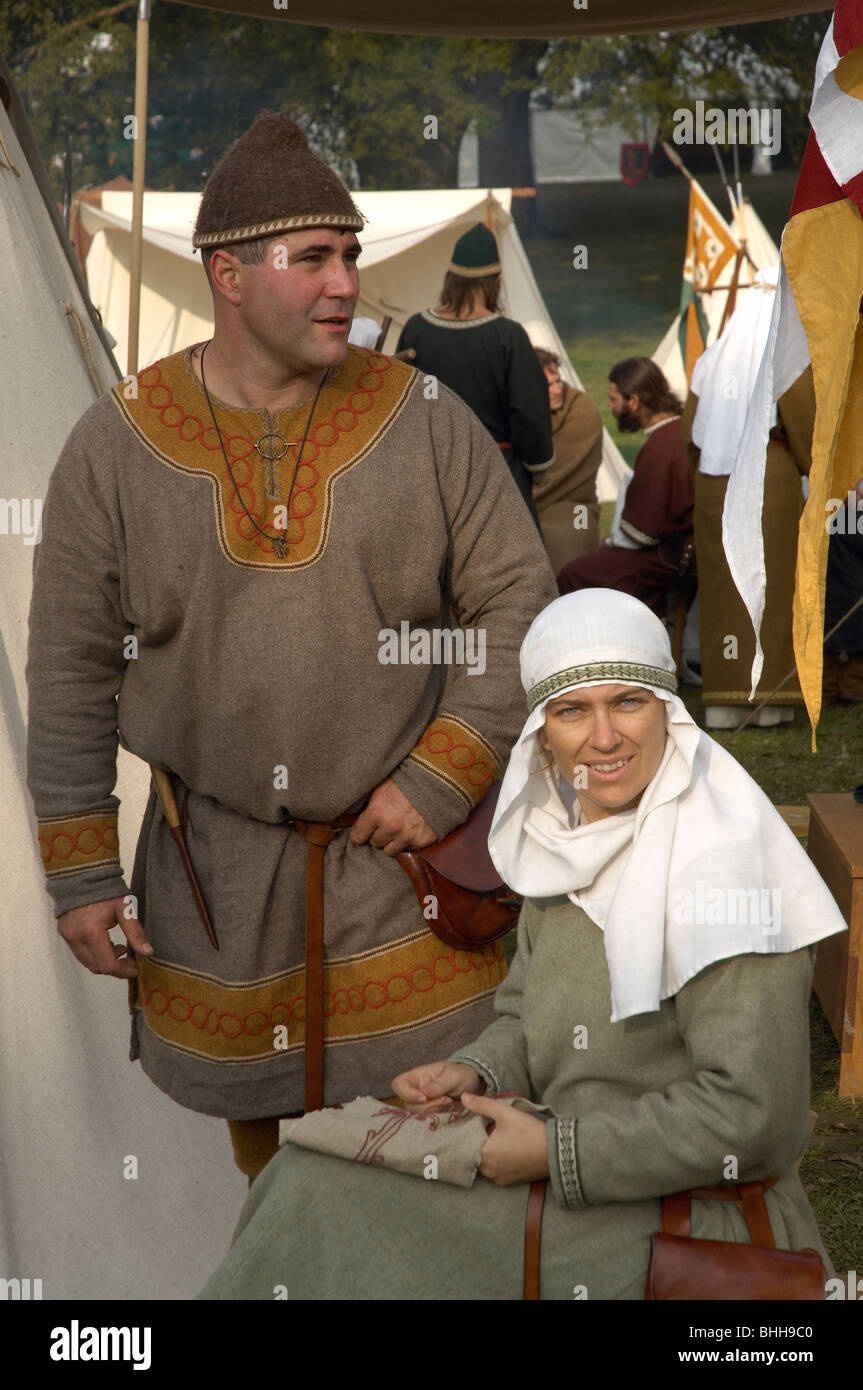 Battaglia hastings rievocazione norman uomo lady PT Foto Stock