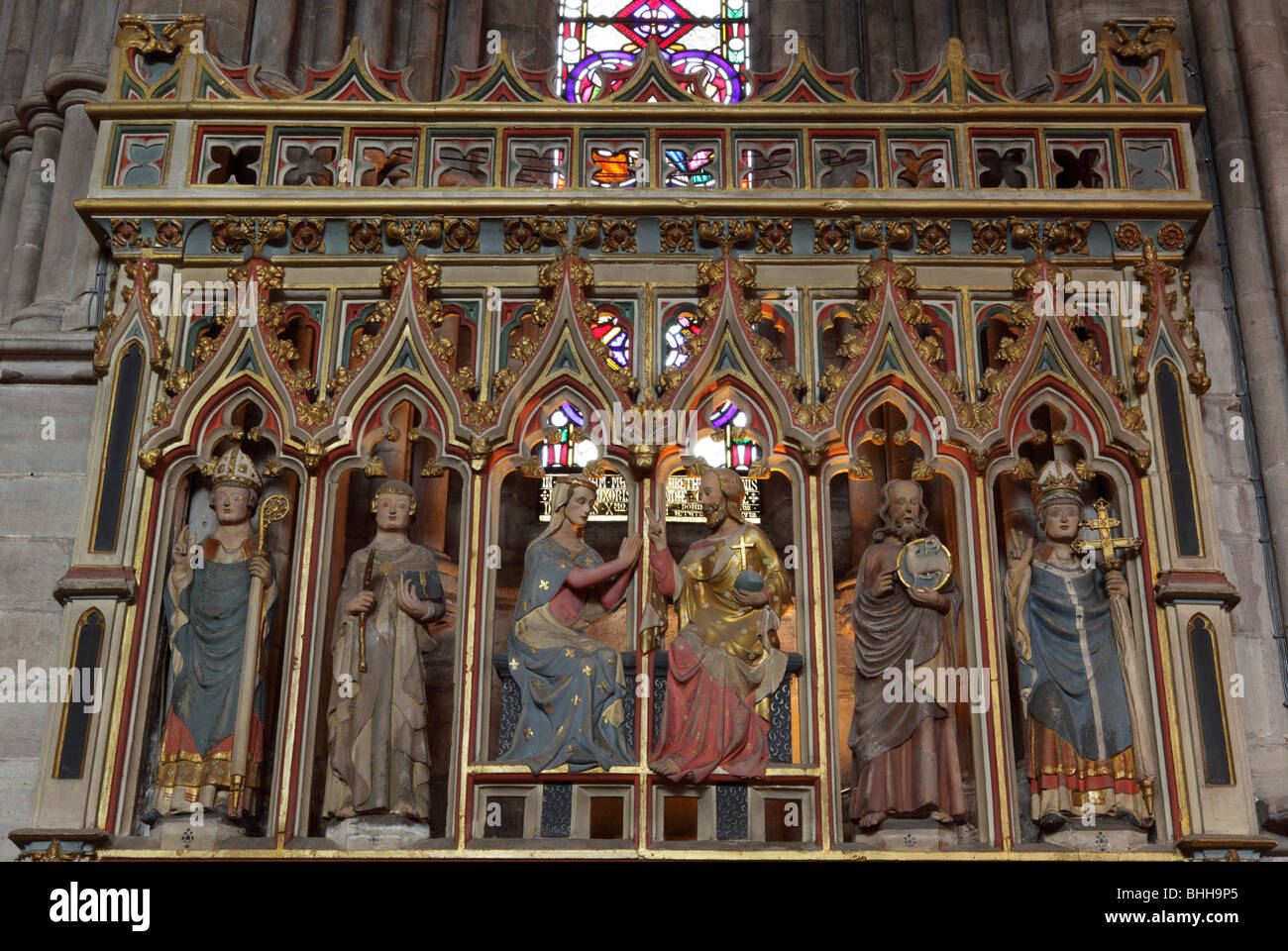 Figure religiose adornano questa schermata nella cappella della Madonna a Hereford Cathedral. Foto Stock