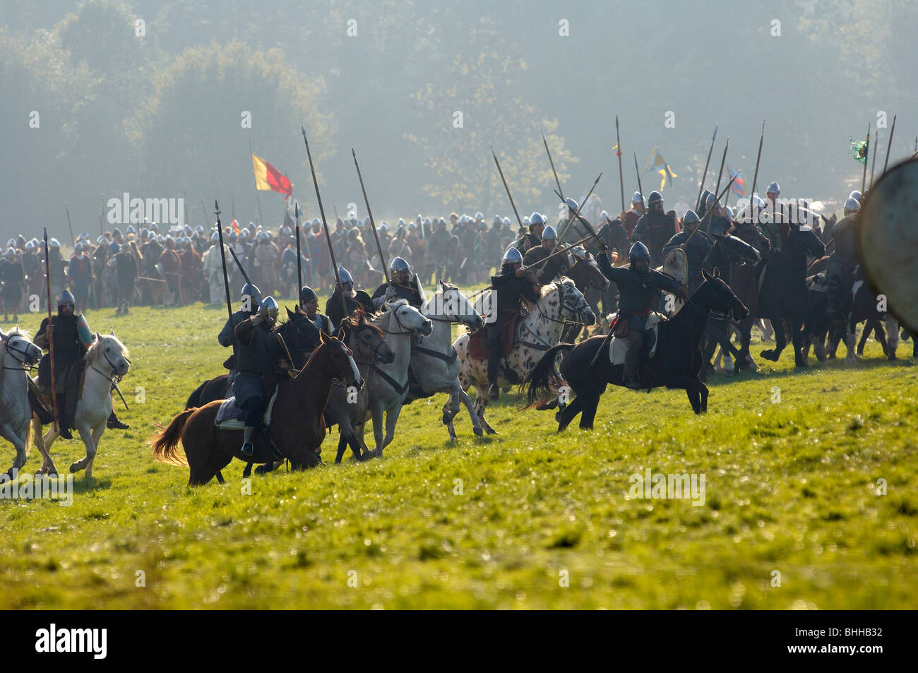 Battaglia hastings rievocazione cavalli di cavalleria L Foto Stock
