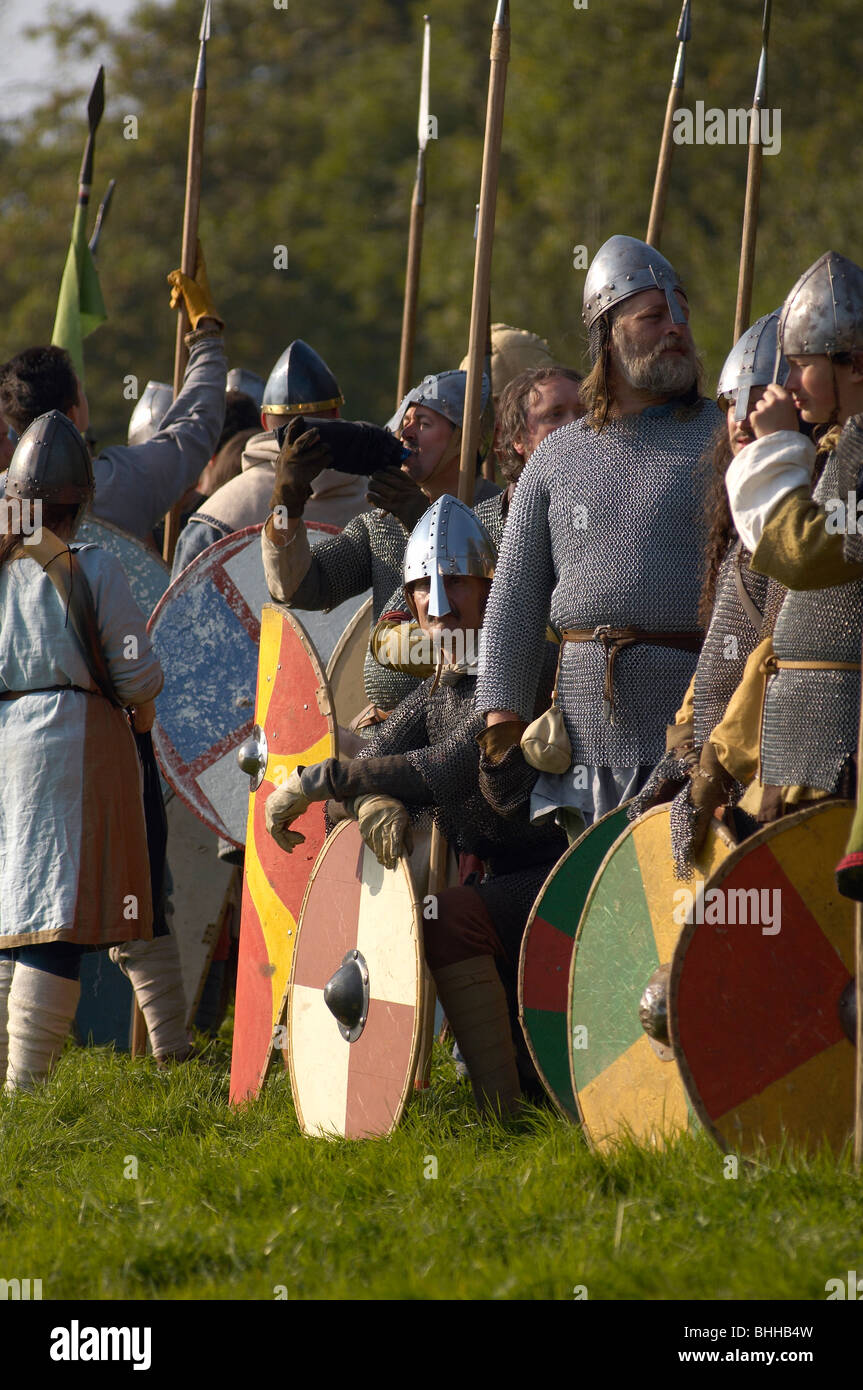 Battaglia hastings rievocazione casco spada lancia L Foto Stock