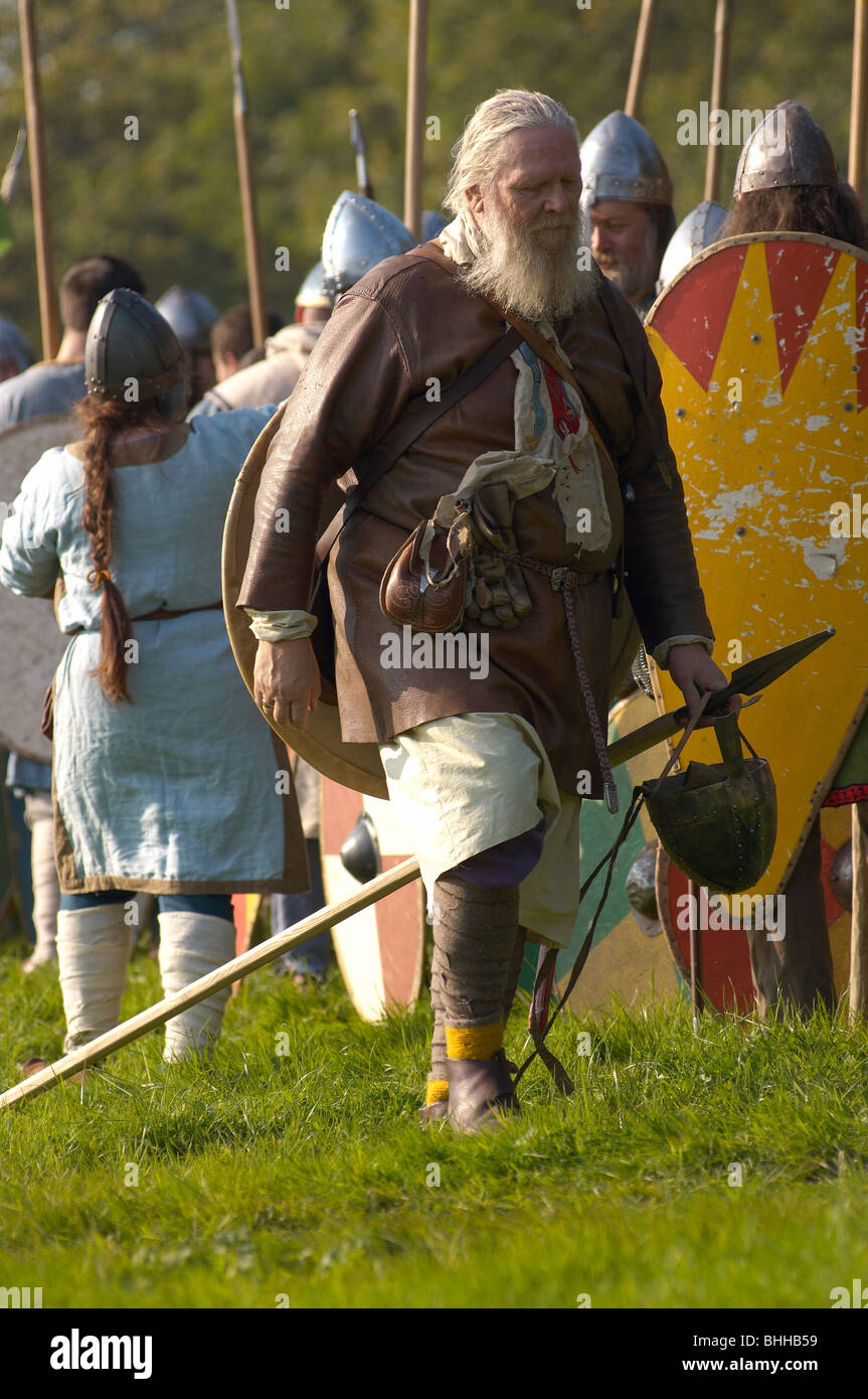 Battaglia hastings rievocazione casco spada lancia L Foto Stock