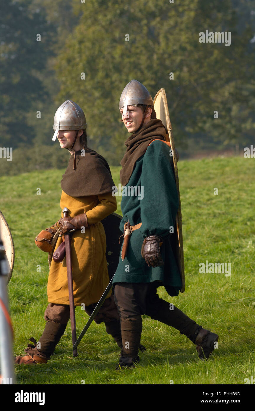 Battaglia hastings rievocazione casco spada lancia L Foto Stock