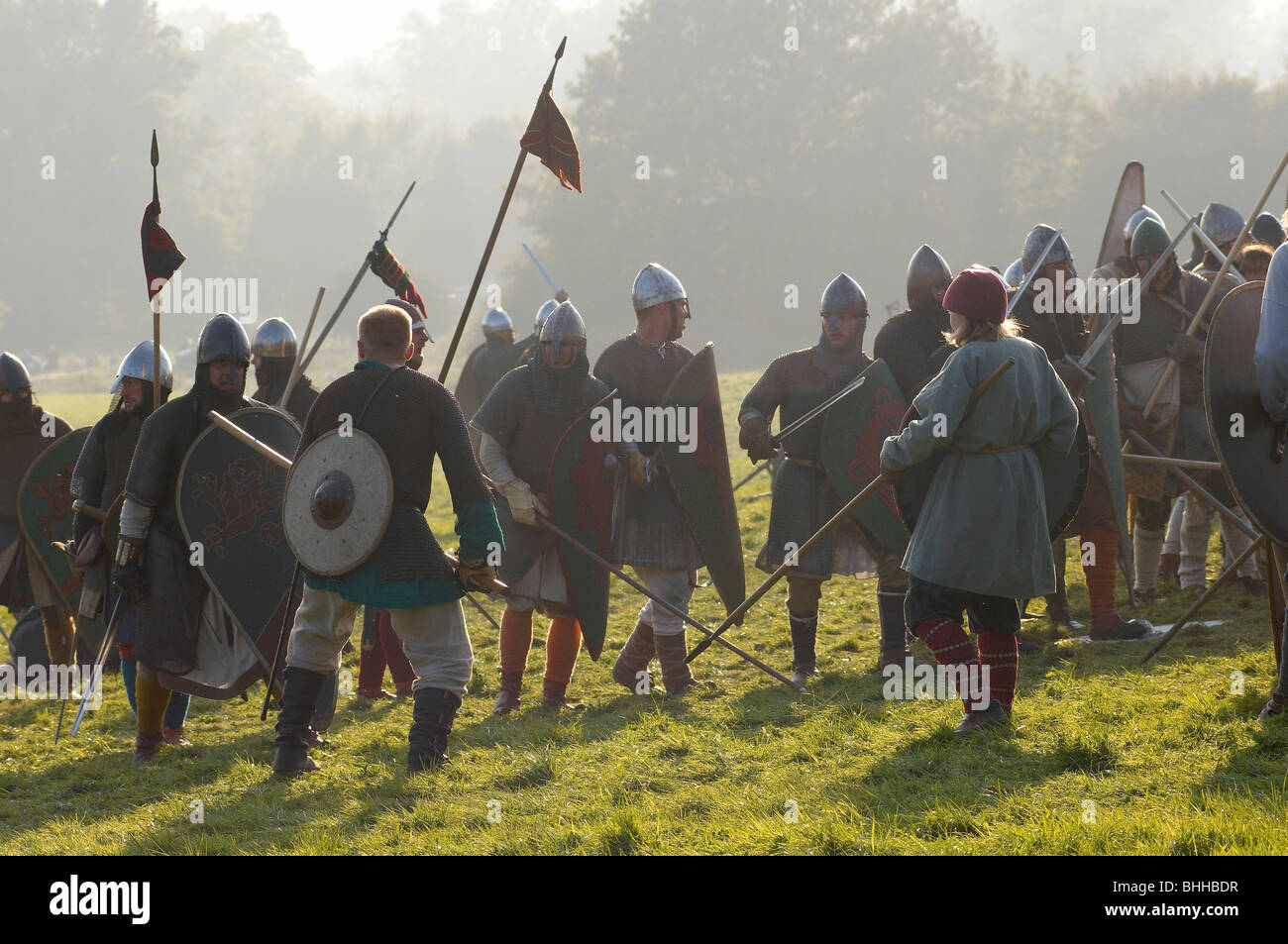 Battaglia hastings rievocazione casco spada lancia L Foto Stock