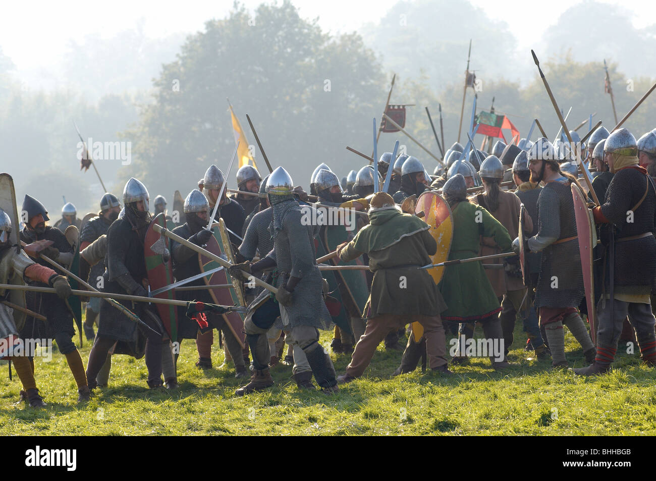 Battaglia hastings rievocazione casco spada lancia L Foto Stock