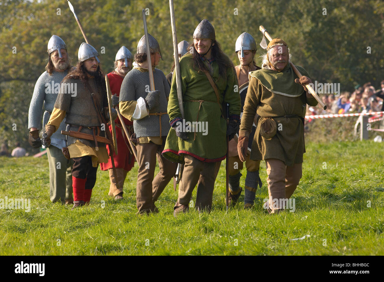 Battaglia hastings rievocazione casco spada lancia L Foto Stock