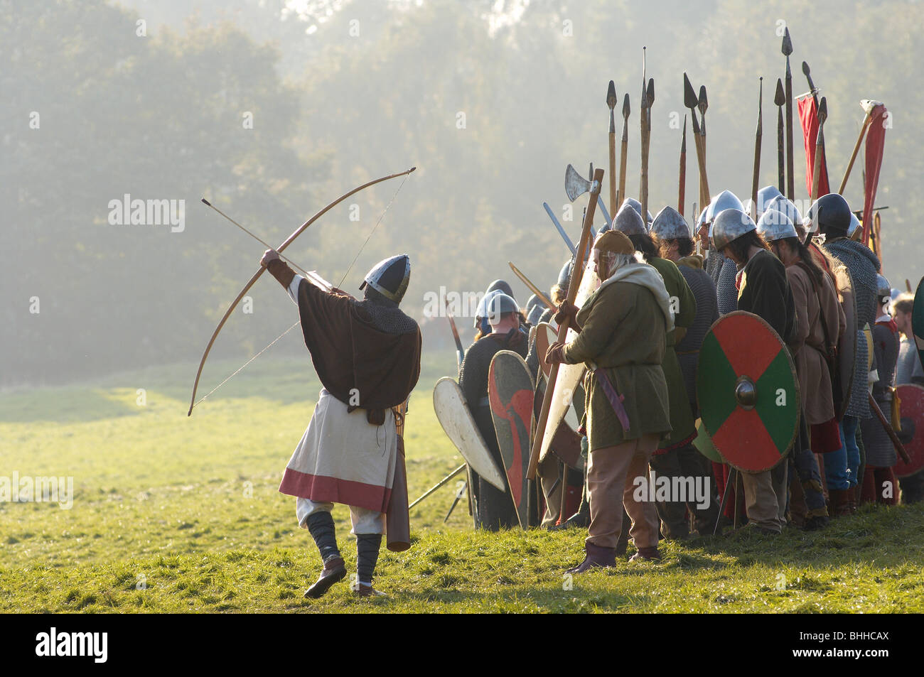 Battaglia hastings rievocazione casco spada lancia L Foto Stock