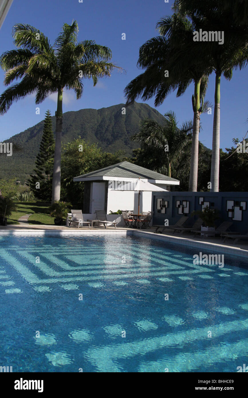 La piscina a Montpelier Plantation, un hotel di lusso sull'isola caraibica di Nevis Foto Stock