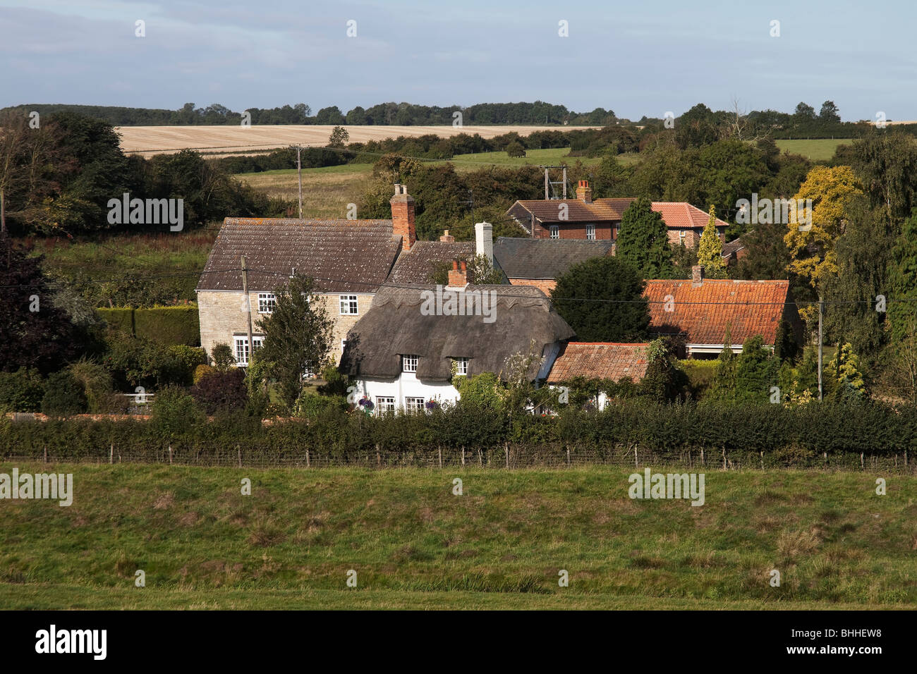 Villaggio Villaggi frazione case case di proprietà immobiliare tipicamente tipico inglese yelden comunitario yielden bedfordshire englan Foto Stock