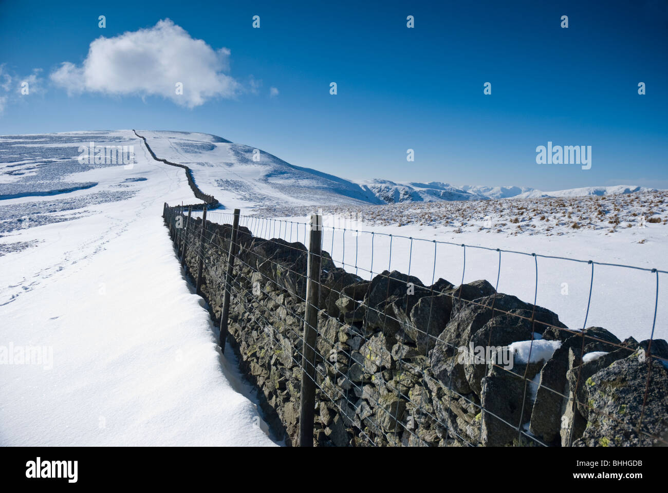 Parete di stalattite che corre lungo il sito dell'antica strada romana "High Street'. Foto Stock