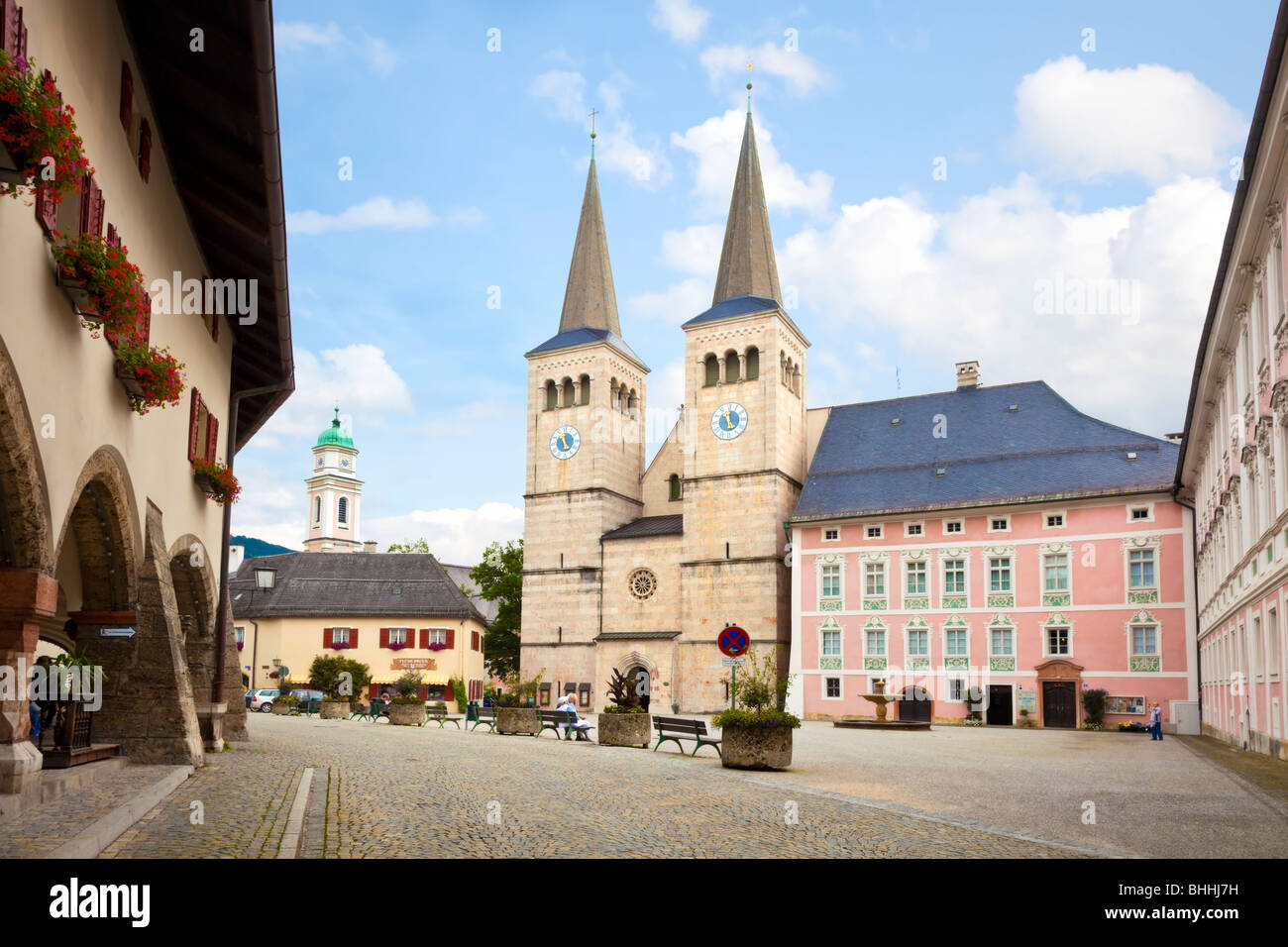 Berchtesgaden, Alpi Bavaresi, Germania - La Koenigliches Schloss Palace e chiese nel centro della città Foto Stock