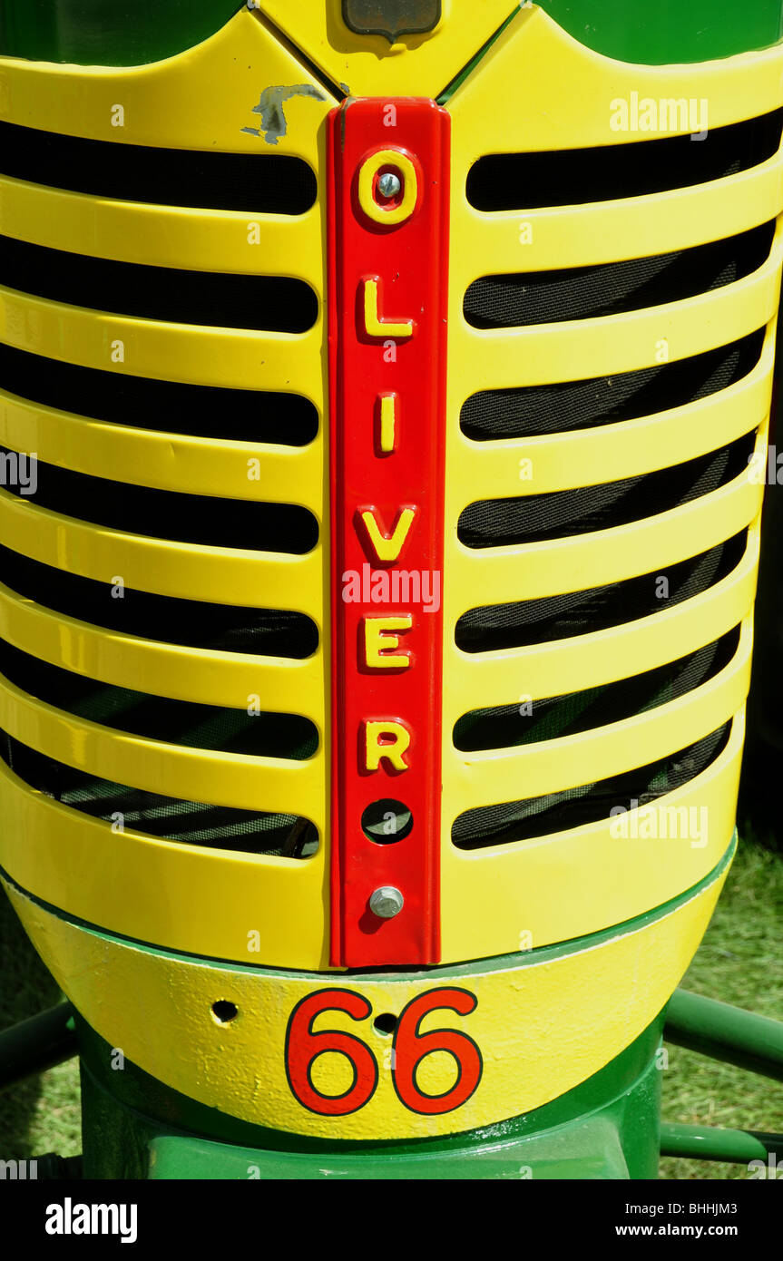 Stati Uniti d'America, Idaho Boise, Idaho occidentale fiera, un antico Oliver 66 Trattore per filari (ca. 1949) Foto Stock