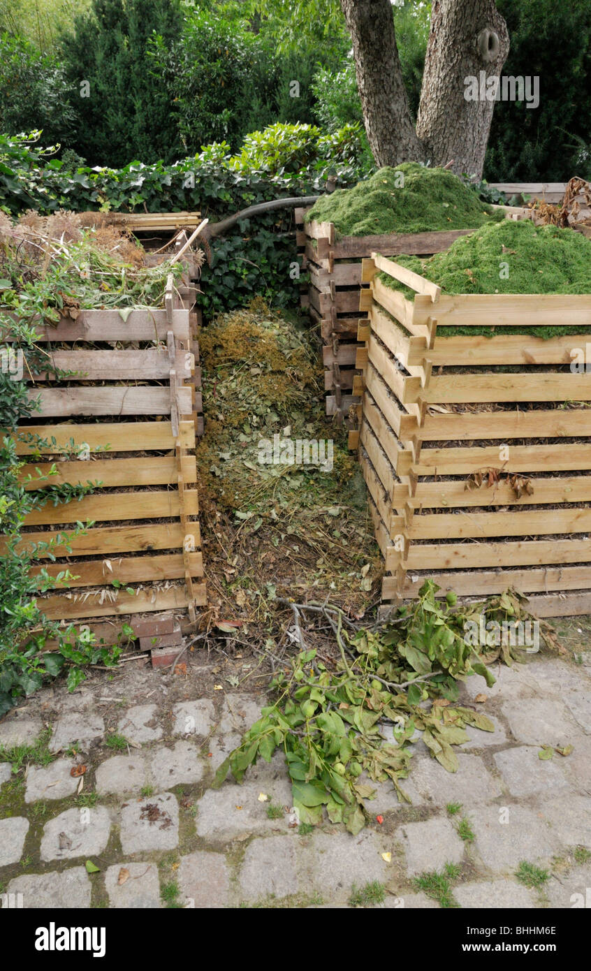 Il compost in legno bin Foto Stock