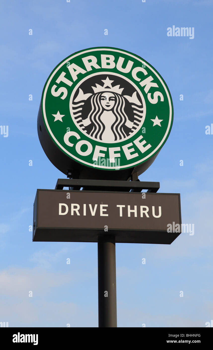 Un segno esterno di una unità di Starbucks thru coffee shop. Foto Stock