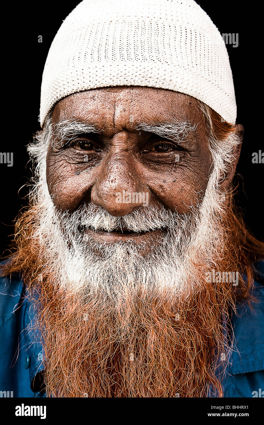 Ritratto di un musulmano Bhopali uomo con henna tinti in barba alla centrale dello Stato indiano del Madhya Pradesh. Foto Stock