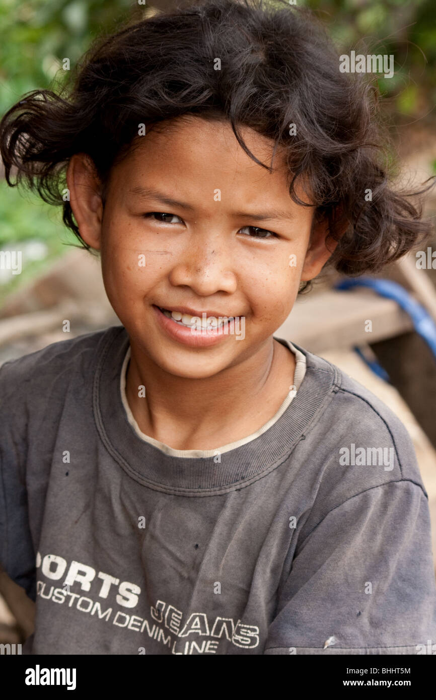 Ritratto di un ragazzo cambogiano di Battambang in Cambogia. Foto Stock