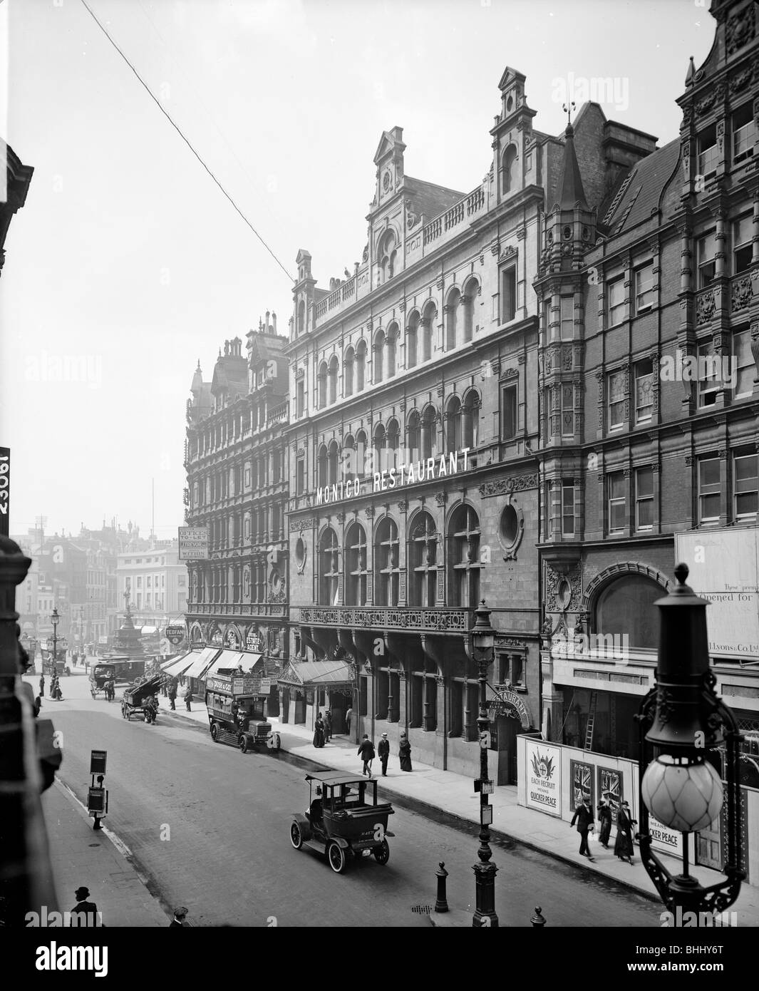 Shaftesbury Avenue, Westminster, Londra, 1915. Artista: Bedford Lemere e azienda Foto Stock