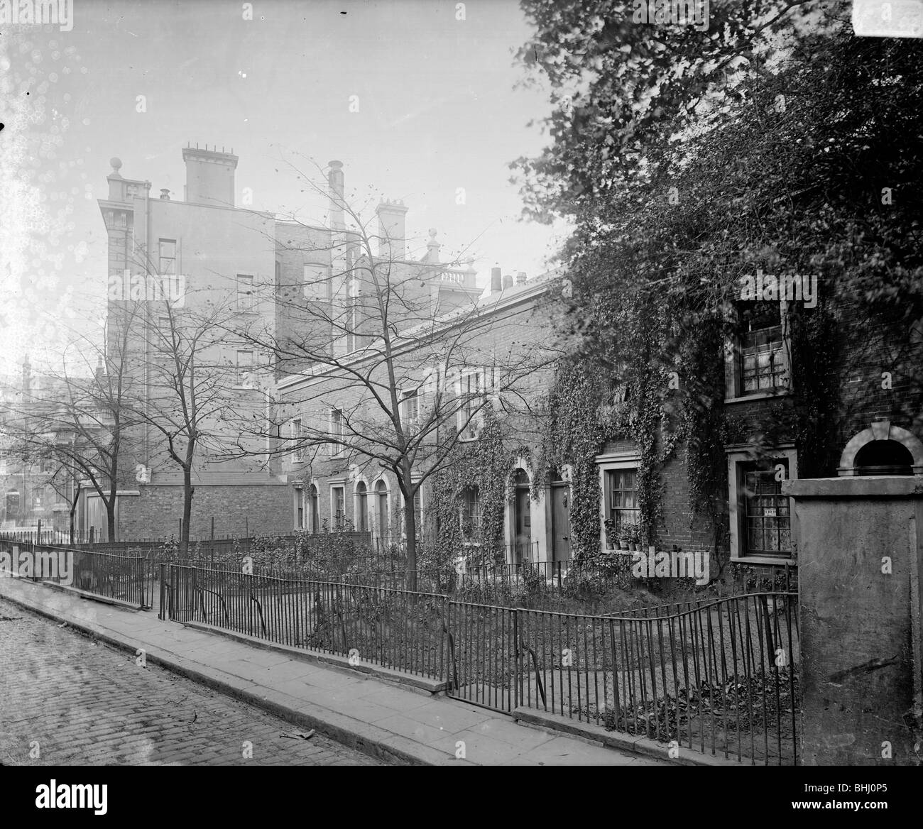 Birchfield Street, pioppo, Tower Hamlets, Londra, 1890. Artista: Bedford Lemere e azienda Foto Stock