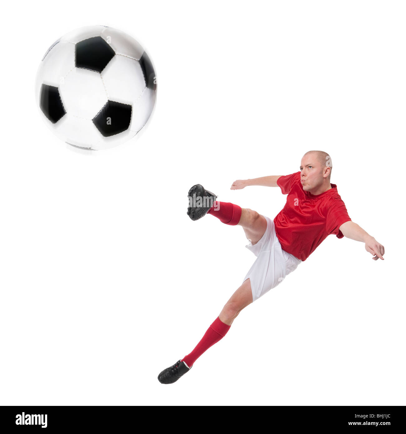 Piena isolati studio immagine da un giovane giocatore di calcio con sfera Foto Stock